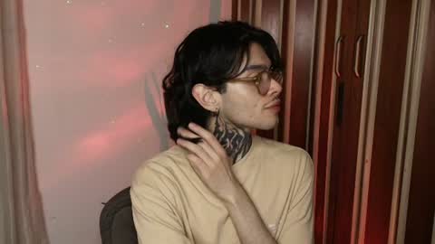 Snapshot of bastiel_ chatting on 06.19.26 Bastiel online show from 06.19.26