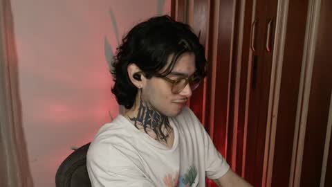 Snapshot of bastiel_ chatting on 06.20.26 Bastiel online show from 06.20.26