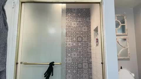 Snapshot of batman25326 chatting on 12.21.24 batman25326 online show from 12.21.24