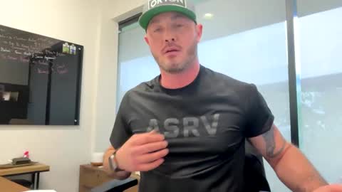 Snapshot of batman25326 chatting on 02.12.25 batman25326 online show from 02.12.25