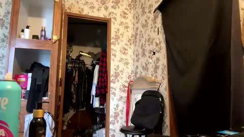 Snapshot of battlewolfxx chatting on 12.24.24 battlewolfxx online show from 12.24.24