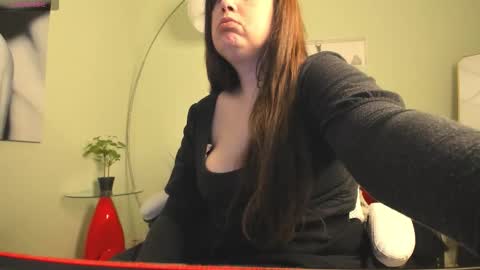 Snapshot of battymoll chatting on 03.26.26 battymoll online show from 03.26.26