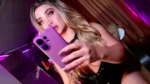 Snapshot of bby_lexielore69 chatting on 10.19.25 bby_lexielore69 online show from 10.19.25