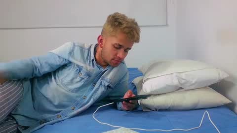 Snapshot of be_sinners chatting on 12.28.24 Sara Juan online show from 12.28.24