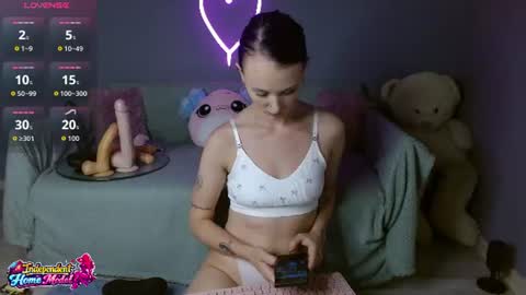 Snapshot of bea_doll chatting on 07.18.26 Bea online show from 07.18.26