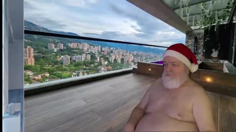 Snapshot of bear4muscle chatting on 12.16.24 Dookie online show from 12.16.24