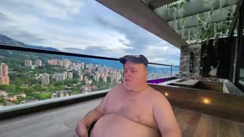 Snapshot of bear4muscle chatting on 01.11.26 Dookie online show from 01.11.26