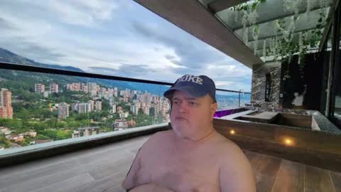 Snapshot of bear4muscle chatting on 01.14.26 Dookie online show from 01.14.26