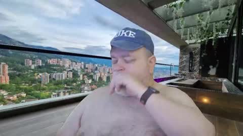 Snapshot of bear4muscle chatting on 02.01.26 Dookie online show from 02.01.26