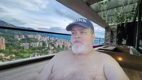 Snapshot of bear4muscle chatting on 02.15.26 Dookie online show from 02.15.26