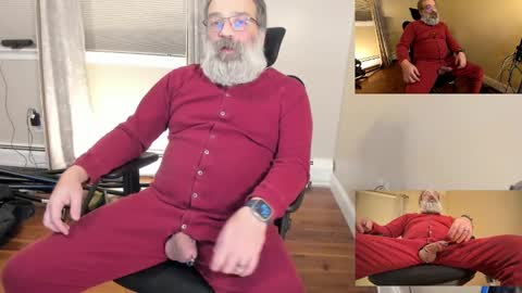 Snapshot of bear_in_mind chatting on 01.05.25 BareBear online show from 01.05.25