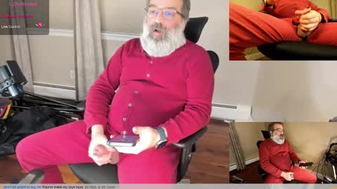 Snapshot of bear_in_mind chatting on 01.06.25 BareBear online show from 01.06.25