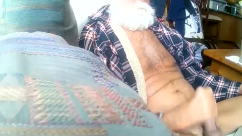 Snapshot of beardbushy chatting on 02.26.25 beardbushy online show from 02.26.25