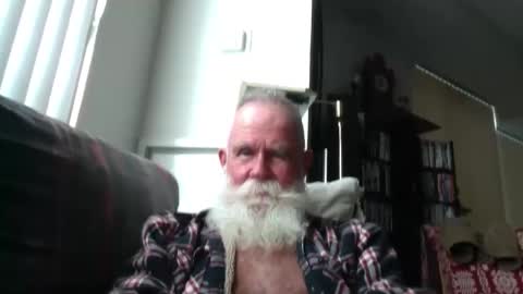 Snapshot of beardbushy chatting on 10.27.25 beardbushy online show from 10.27.25