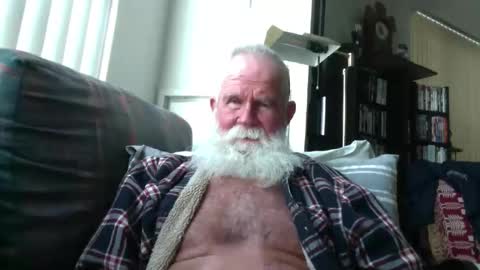 Snapshot of beardbushy chatting on 05.25.26 beardbushy online show from 05.25.26