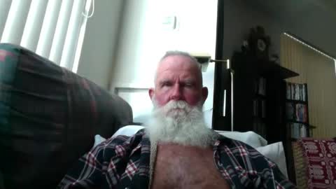 Snapshot of beardbushy chatting on 06.17.26 beardbushy online show from 06.17.26