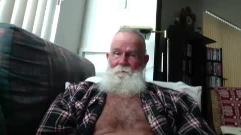 Snapshot of beardbushy chatting on 06.18.26 beardbushy online show from 06.18.26