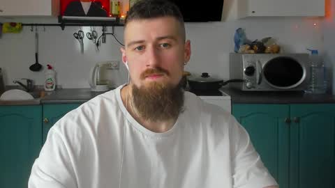 Snapshot of bearded_legend chatting on 12.08.24 Zeus online show from 12.08.24