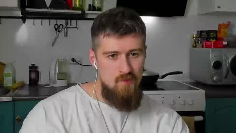 Snapshot of bearded_legend chatting on 02.26.25 Zeus online show from 02.26.25