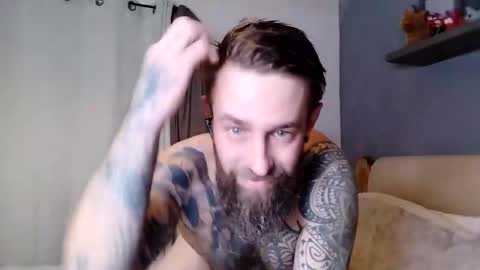 Snapshot of beardedtattedguy chatting on 11.04.25 beardedtattedguy online show from 11.04.25