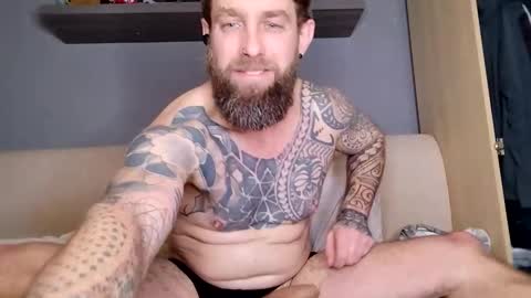 Snapshot of beardedtattedguy chatting on 01.06.26 beardedtattedguy online show from 01.06.26