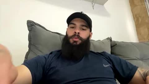 Snapshot of beardmax chatting on 04.17.26 Min online show from 04.17.26