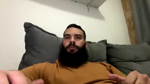 Snapshot of beardmax chatting on 04.21.26 Min online show from 04.21.26
