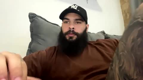 Snapshot of beardmax chatting on 04.22.26 Min online show from 04.22.26