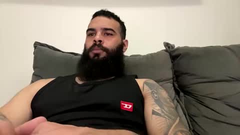 Snapshot of beardmax chatting on 04.24.26 Min online show from 04.24.26