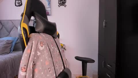 Snapshot of bearmel3 chatting on 09.08.25 MELANI online show from 09.08.25