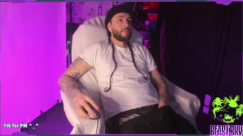 Snapshot of beastbxy chatting on 01.17.25 beast bxy online show from 01.17.25