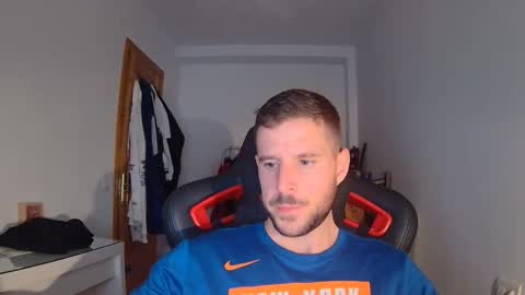 Snapshot of beastcumcam chatting on 11.29.25 beastcumcam online show from 11.29.25