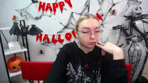 BeatriceFlyy online show from 10.22.25