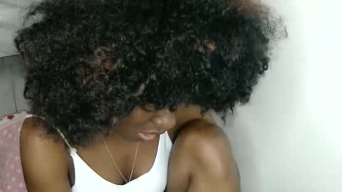 Snapshot of beautenoir chatting on 11.25.25 beautenoir online show from 11.25.25