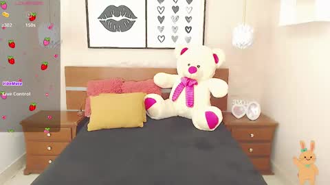 Snapshot of beautty_pink chatting on 12.15.24 beautty_pink online show from 12.15.24