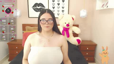 Snapshot of beautty_pink chatting on 02.18.25 beautty_pink online show from 02.18.25