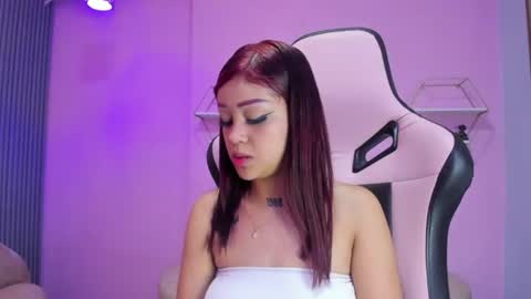 Snapshot of beautty_woman_ chatting on 06.20.26 Sara online show from 06.20.26