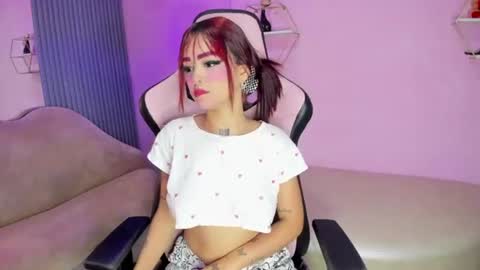 Snapshot of beautty_woman_ chatting on 07.25.26 Sara online show from 07.25.26