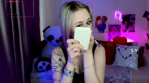 Snapshot of beauty_sashaxx chatting on 04.25.26 beauty Sasha online show from 04.25.26
