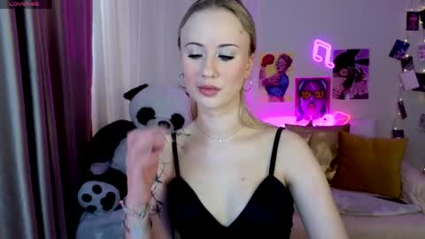 Snapshot of beauty_sashaxx chatting on 05.20.26 beauty Sasha online show from 05.20.26