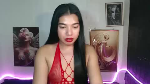 Snapshot of beautyqueens_cum chatting on 09.17.25 beautyqueens_cum online show from 09.17.25