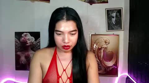 Snapshot of beautyqueens_cum chatting on 09.18.25 beautyqueens_cum online show from 09.18.25