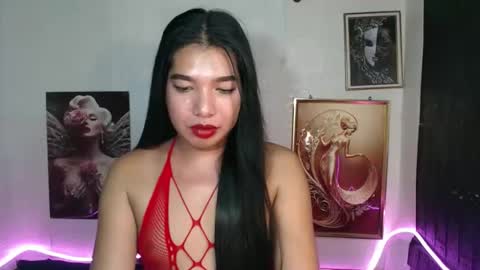 Snapshot of beautyqueens_cum chatting on 09.19.25 beautyqueens_cum online show from 09.19.25