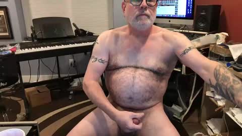 Snapshot of beavermower chatting on 01.26.25 beavermower online show from 01.26.25