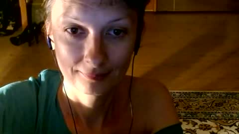 Snapshot of bebacksooon chatting on 06.11.26 Raluca online show from 06.11.26