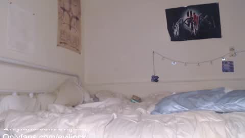 Snapshot of bebexxxdust chatting on 02.12.25 bebe dust online show from 02.12.25