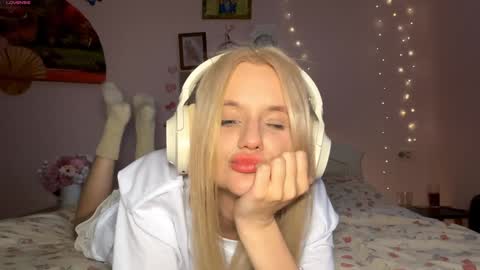 Snapshot of bebravee chatting on 02.04.26 Melissa online show from 02.04.26