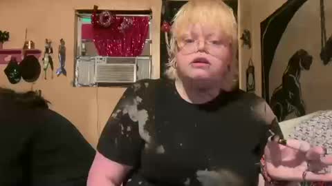 Snapshot of beccagreene9151514 chatting on 10.12.25 JohnJaneQPublic online show from 10.12.25