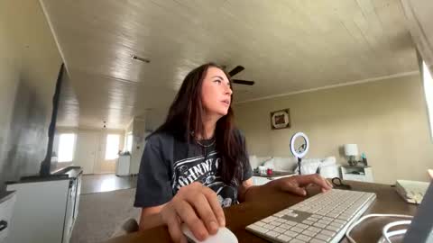 Snapshot of beccaraexoxo chatting on 05.27.26 beccaraexoxo online show from 05.27.26