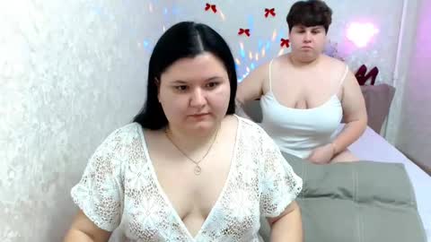 Snapshot of beckyandellen chatting on 12.16.24 BeckyAndEllen online show from 12.16.24